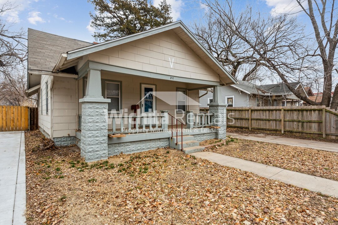 210 S Edwards St in Wichita, KS - Foto de edificio