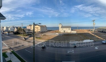 1005 E Ocean View Ave in Norfolk, VA - Building Photo - Building Photo