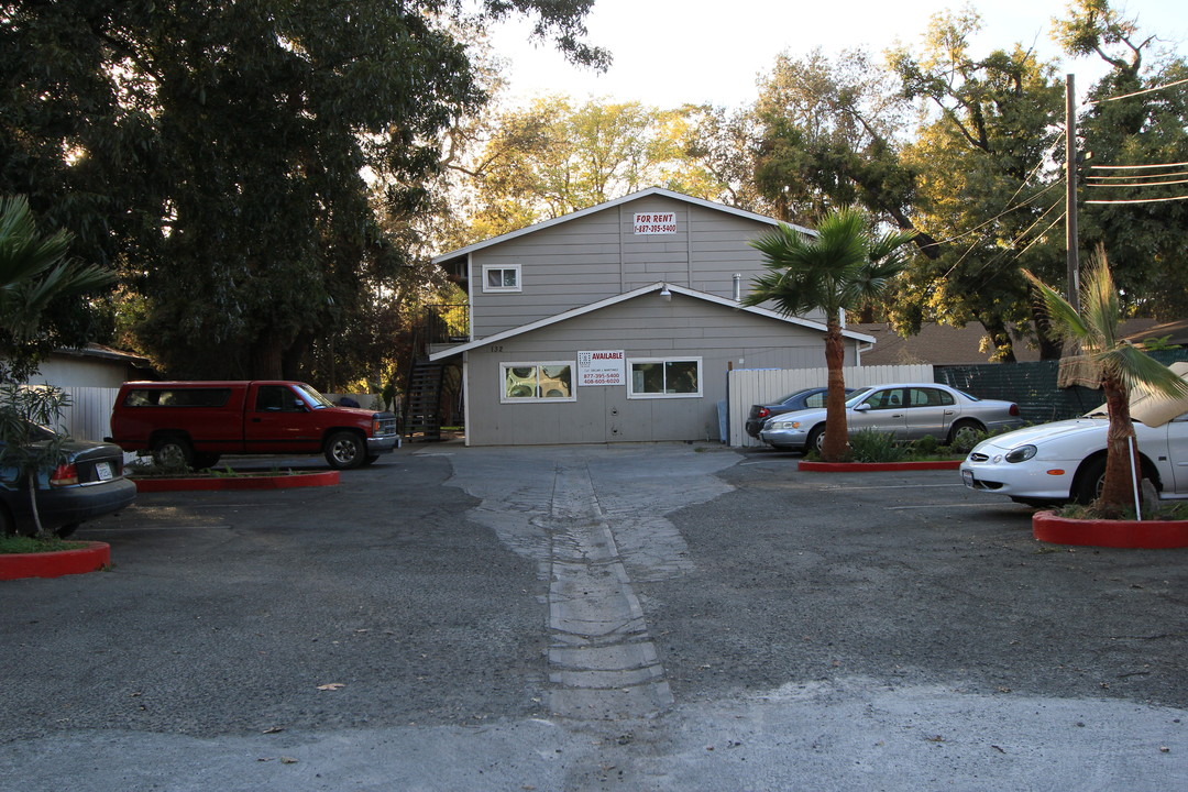 Redwood Manor Apartments in Woodland, CA - Building Photo