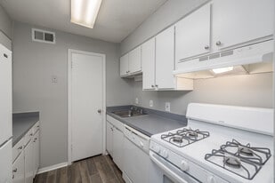 Veracruz Apartments in Forest Park, GA - Building Photo