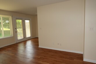 210 Crestview Dr in Wauconda, IL - Building Photo - Building Photo
