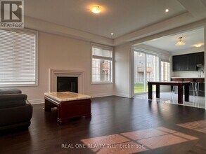 2 Kenneth Rogers Cres in East Gwillimbury, ON - Building Photo - Building Photo
