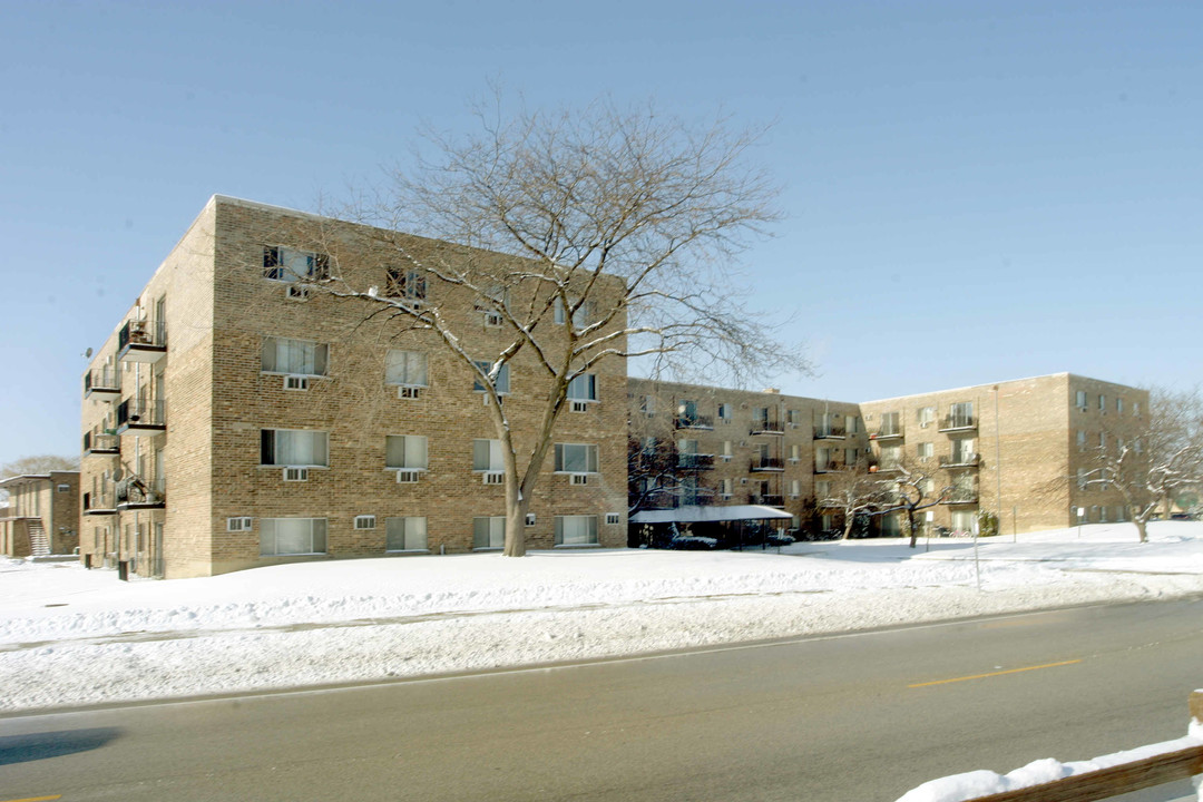 Salem Ridge Apartments in Hoffman Estates, IL - Building Photo