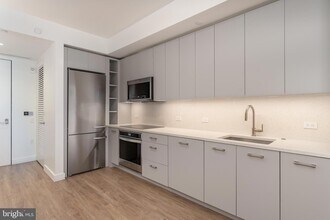 1630 Columbia Rd NW, Unit 407 in Washington, DC - Building Photo - Building Photo