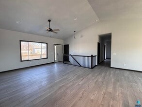 415 N Elm St in Lennox, SD - Building Photo - Building Photo