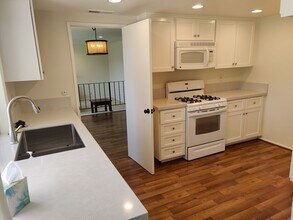 972 Calle Pinata in Thousand Oaks, CA - Building Photo - Building Photo