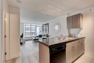 610 Granville St in Vancouver, BC - Building Photo - Building Photo