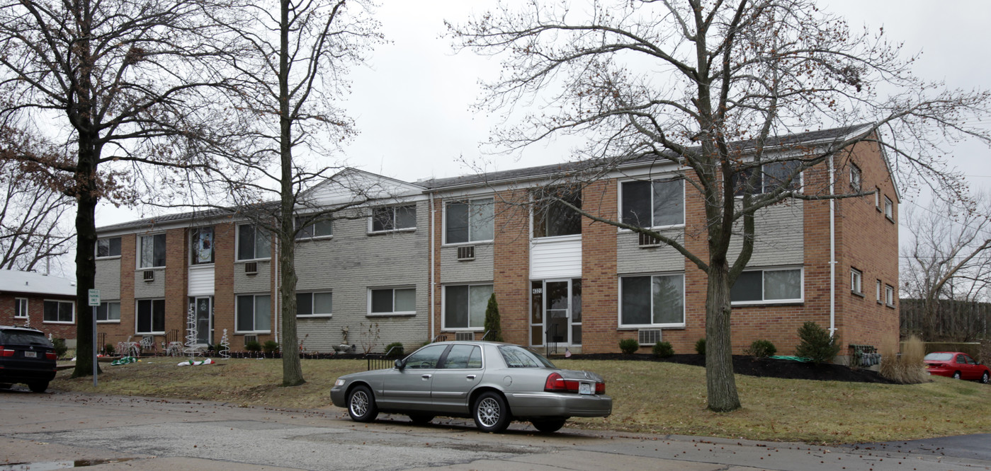 McAdoo Manor Apartments in St. Louis, MO - Building Photo