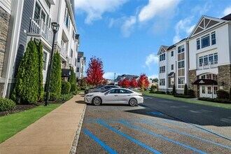 10204 Beech Tree Ln in Plainview, NY - Foto de edificio - Building Photo