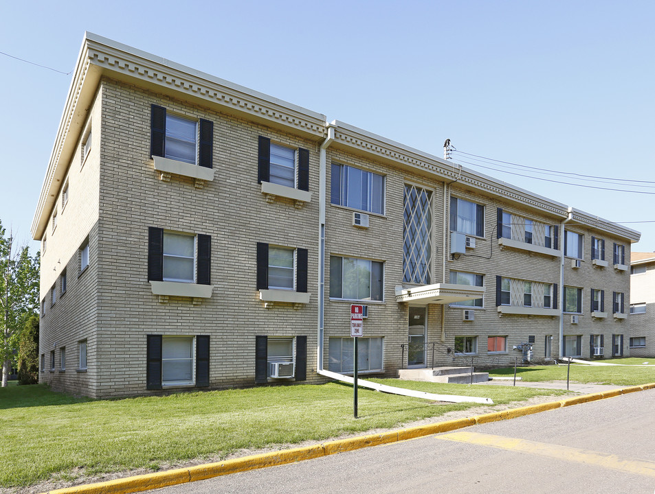 Adeline Apartments in St. Paul, MN - Building Photo