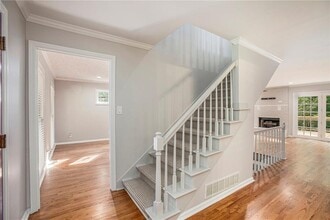 390 Waverly Hall Cir in Roswell, GA - Building Photo - Building Photo