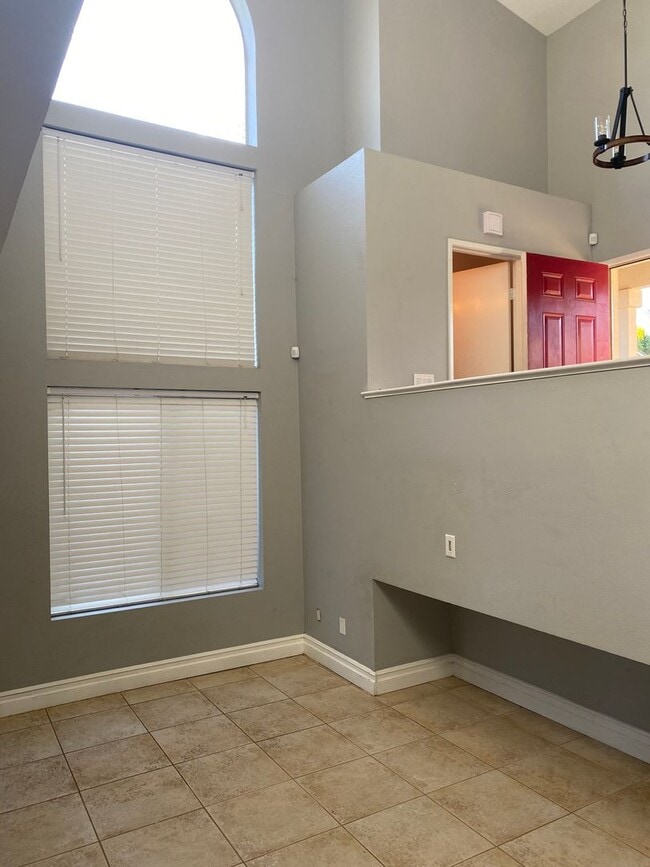 823 Viewpointe Ln in Corona, CA - Building Photo - Building Photo