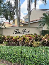3945 Fern Forest Rd in Hollywood, FL - Building Photo - Building Photo