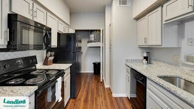 165 Forestbrook Dr in Lewisville, TX - Foto de edificio - Building Photo