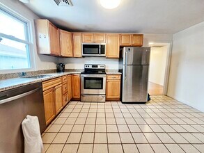 74 Dunboy St, Unit 2 in Boston, MA - Building Photo - Building Photo