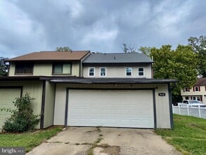 7635 Stoney Creek Dr in Pasadena, MD - Building Photo - Building Photo