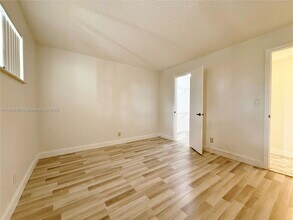 8970 S Hollybrook Blvd in Pembroke Pines, FL - Foto de edificio - Building Photo