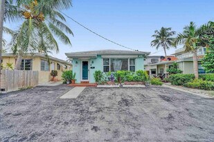326 Walnut St in Hollywood, FL - Building Photo