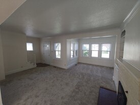 712 4th St NW in Austin, MN - Building Photo