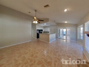 14638 Coronado Dr in Spring Hill, FL - Foto de edificio - Building Photo