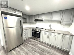 32 Warnsworth St in Toronto, ON - Building Photo - Building Photo