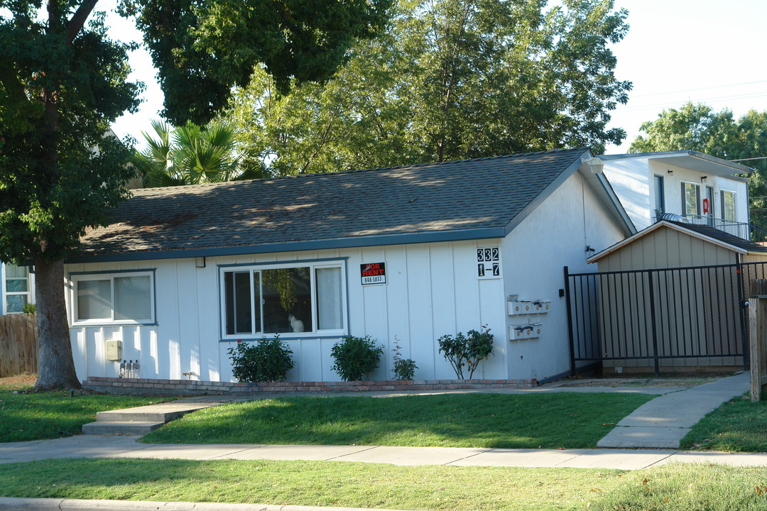 332 W 20th St in Merced, CA - Foto de edificio