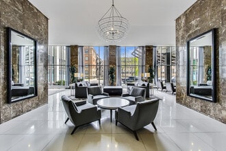 655 W Irving Park Rd in Chicago, IL - Building Photo - Building Photo