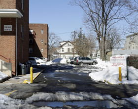 Broadway Gardens in Paterson, NJ - Building Photo - Building Photo