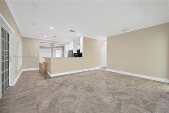 818 NE 3rd St in Hallandale Beach, FL - Building Photo - Building Photo