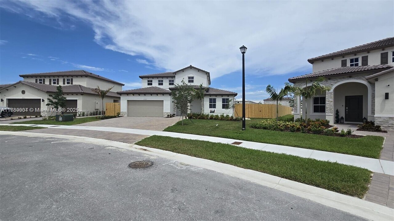 2727 SE 23rd Terrace in Homestead, FL - Building Photo