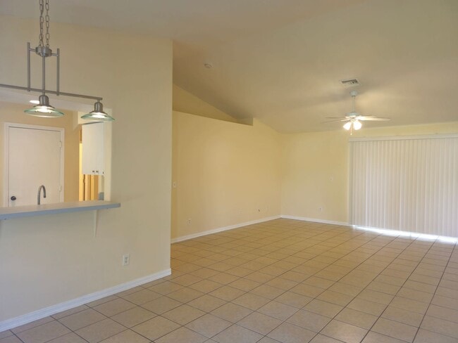 2701 Owen Ave S in Lehigh Acres, FL - Foto de edificio - Building Photo