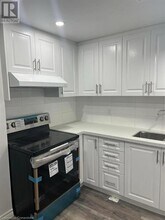 126 W Oak Trl in Kitchener, ON - Building Photo - Building Photo