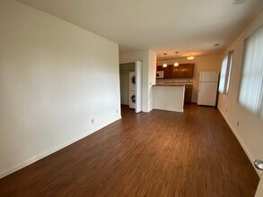 316 Cedar St, Unit 1 in Champaign, IL - Foto de edificio - Building Photo