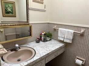 215 SE 3rd Ave, Unit D3 in Hallandale Beach, FL - Foto de edificio - Building Photo