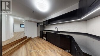 115 Winchester St in Toronto, ON - Building Photo