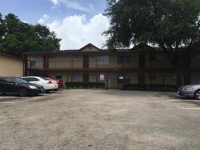 4710 Airport Blvd-Unit -204 in Houston, TX - Building Photo - Building Photo