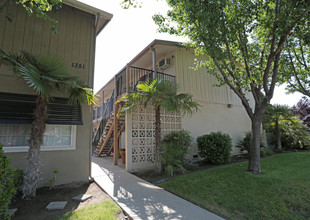 1351 Minnewawa Ave in Clovis, CA - Building Photo - Building Photo