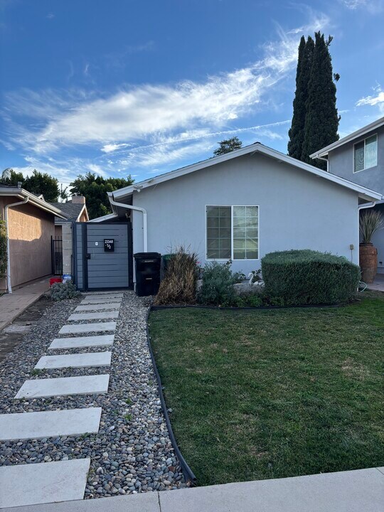 23348 Mobile St in West Hills, CA - Building Photo