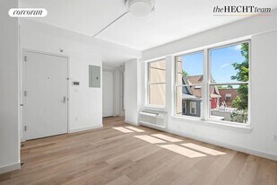 265 Ocean Pkwy in Brooklyn, NY - Building Photo