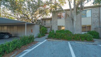 1633 Boathouse Cir in Sarasota, FL - Building Photo
