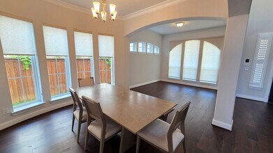 1112 Maverick Dr in Mansfield, TX - Foto de edificio - Building Photo