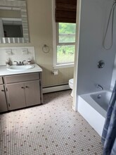 619 Child St, Unit 2 in Warren, RI - Building Photo - Building Photo