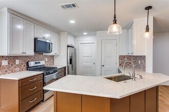 3233 Sandage Ave in Fort Worth, TX - Building Photo - Building Photo