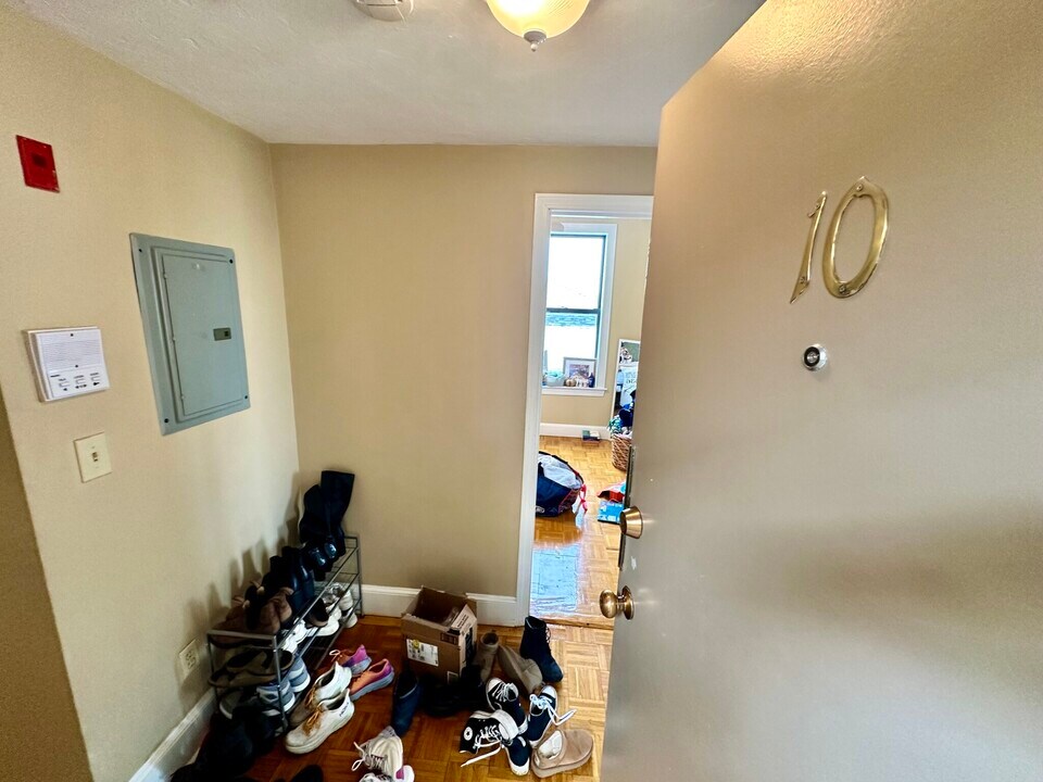 17 Highgate St, Unit 10 in Boston, MA - Foto de edificio