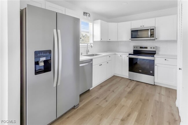 10697 Holly Rd in Bokeelia, FL - Building Photo - Building Photo