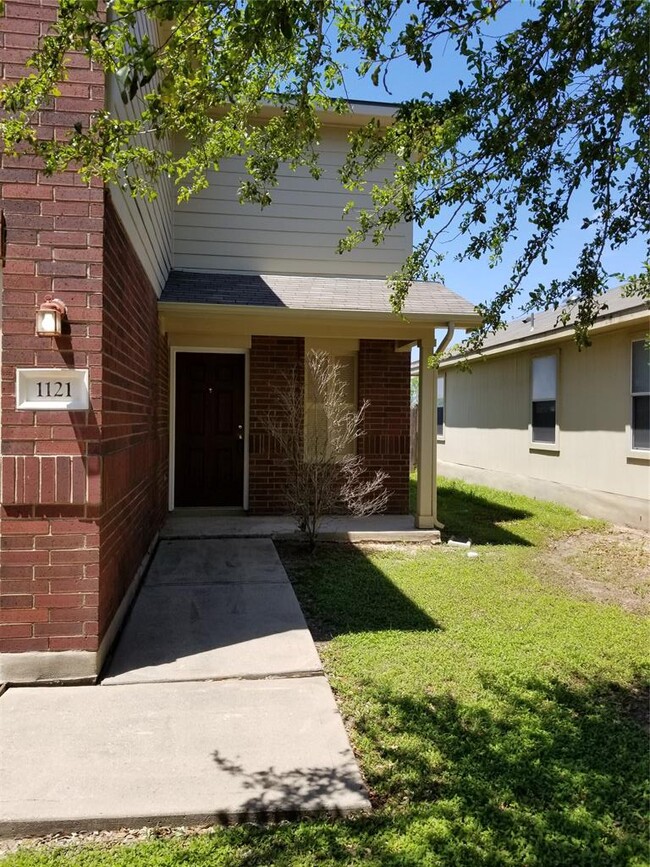 property at 1121 Shadow Creek Blvd