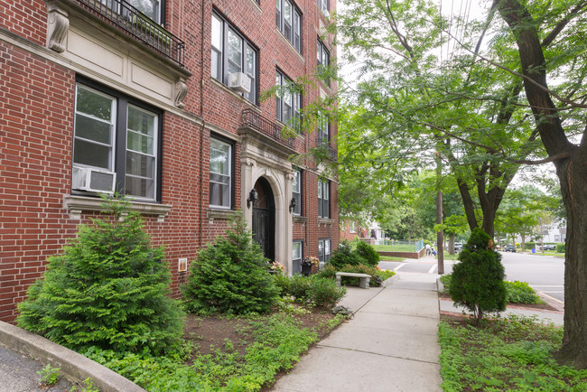 Bergen Court in Ridgefield Park, NJ - Foto de edificio - Building Photo