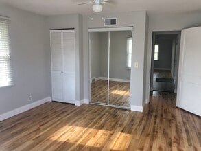 1111 Logan St, Unit # 4 in Alton, IL - Foto de edificio - Building Photo