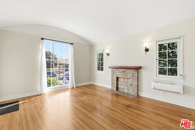 7261 Waring Ave in Los Angeles, CA - Building Photo - Building Photo