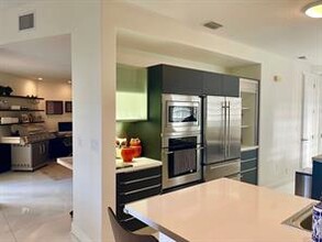 3278 NE 207th Terrace in Aventura, FL - Building Photo - Building Photo